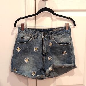 Denim shorts with daisies from Vero Moda